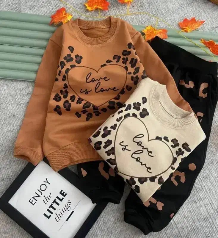 لباس کودک|لباس|کاکی, |دیوار