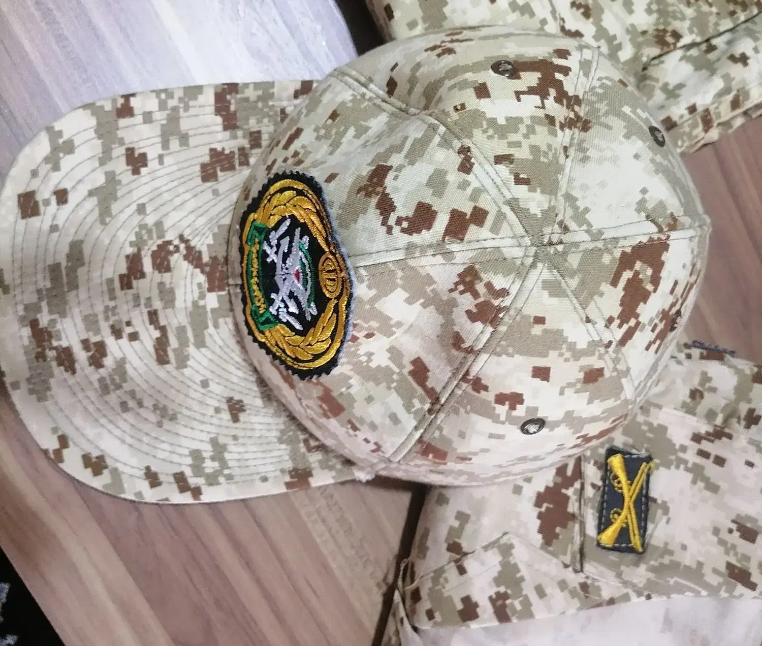 لباس سربازی نیروی زمینی نو|لباس|رشت, دیانتی|دیوار