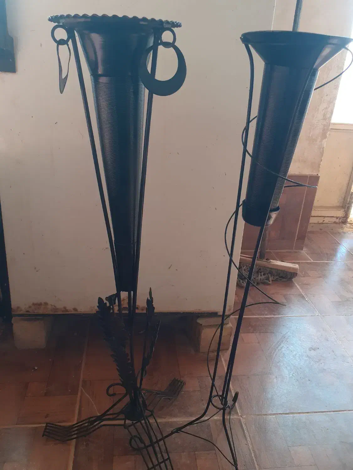 دو عدد گلدان فلزی فانتیزی|صنایع دستی و سایر لوازم تزئینی|برخوار, |دیوار