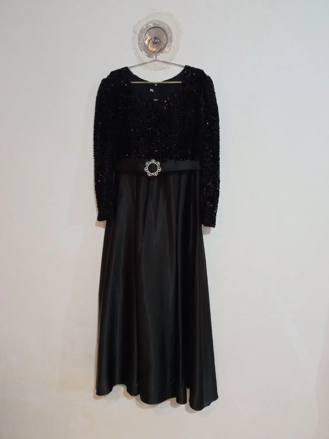 پیراهن مجلسی|لباس|رشت, انصاری|دیوار