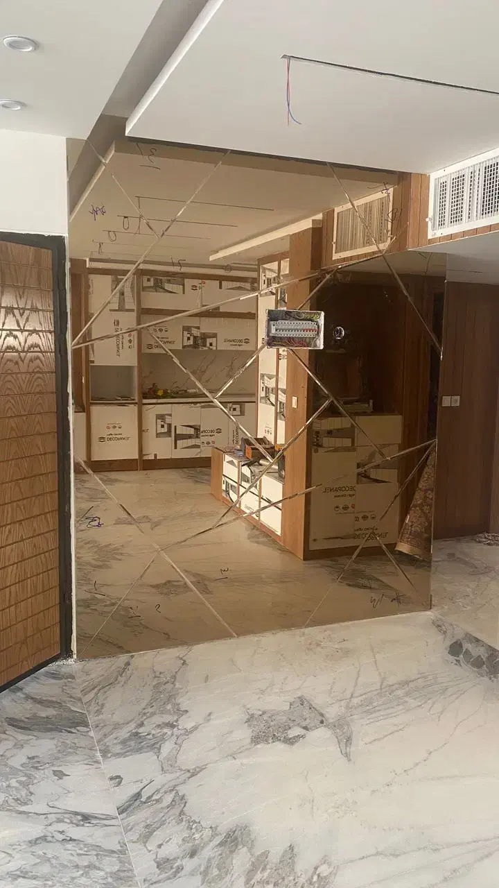 آینه قدی|آینه|اصفهان, باغ فردوس|دیوار