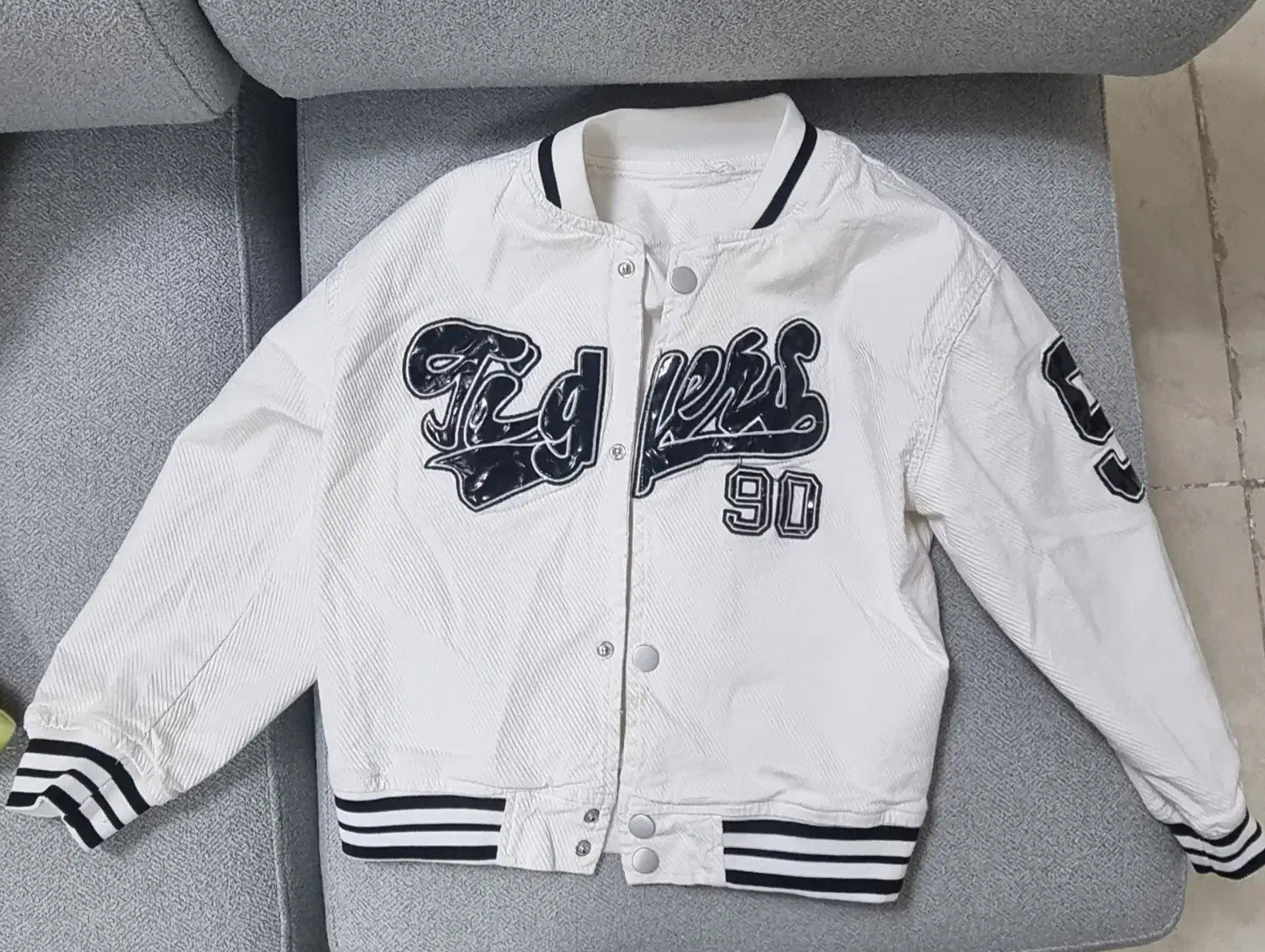 کت پاییزه|لباس|شیراز, قدوسی غربی|دیوار