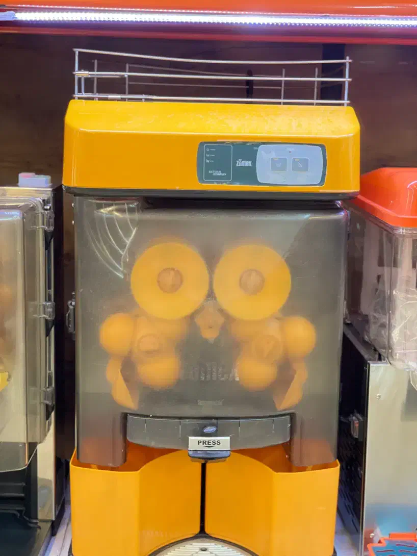 آب هویج گیری سانتوس هلال آب مرکبات گیری|کافیشاپ و رستوران|تهران, اتحاد|دیوار