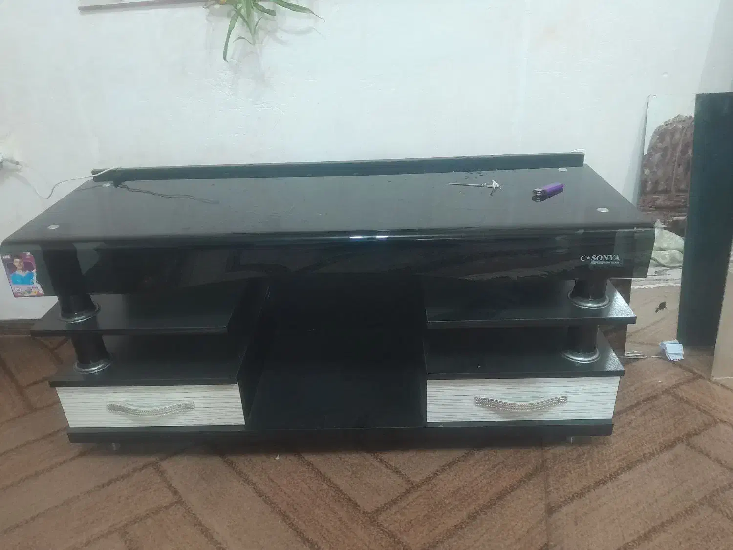 زیرتلویزیون شیشه ای ۲۵۰ هزار|میز تلویزیون|مشگین شهر, |دیوار