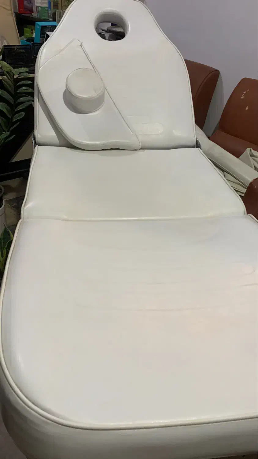 تخت ماساژ و پاکسازی پوست|آرایشی، بهداشتی، درمانی|کاشان, معلم|دیوار