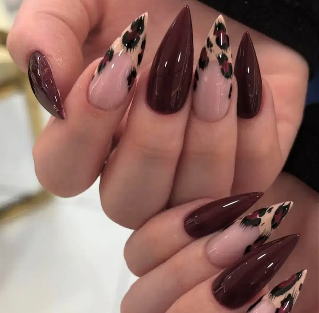 کاشت و ترمیم ناخن همراه با اموزش اصولی|خدمات آرایشگری و زیبایی|بم, |دیوار