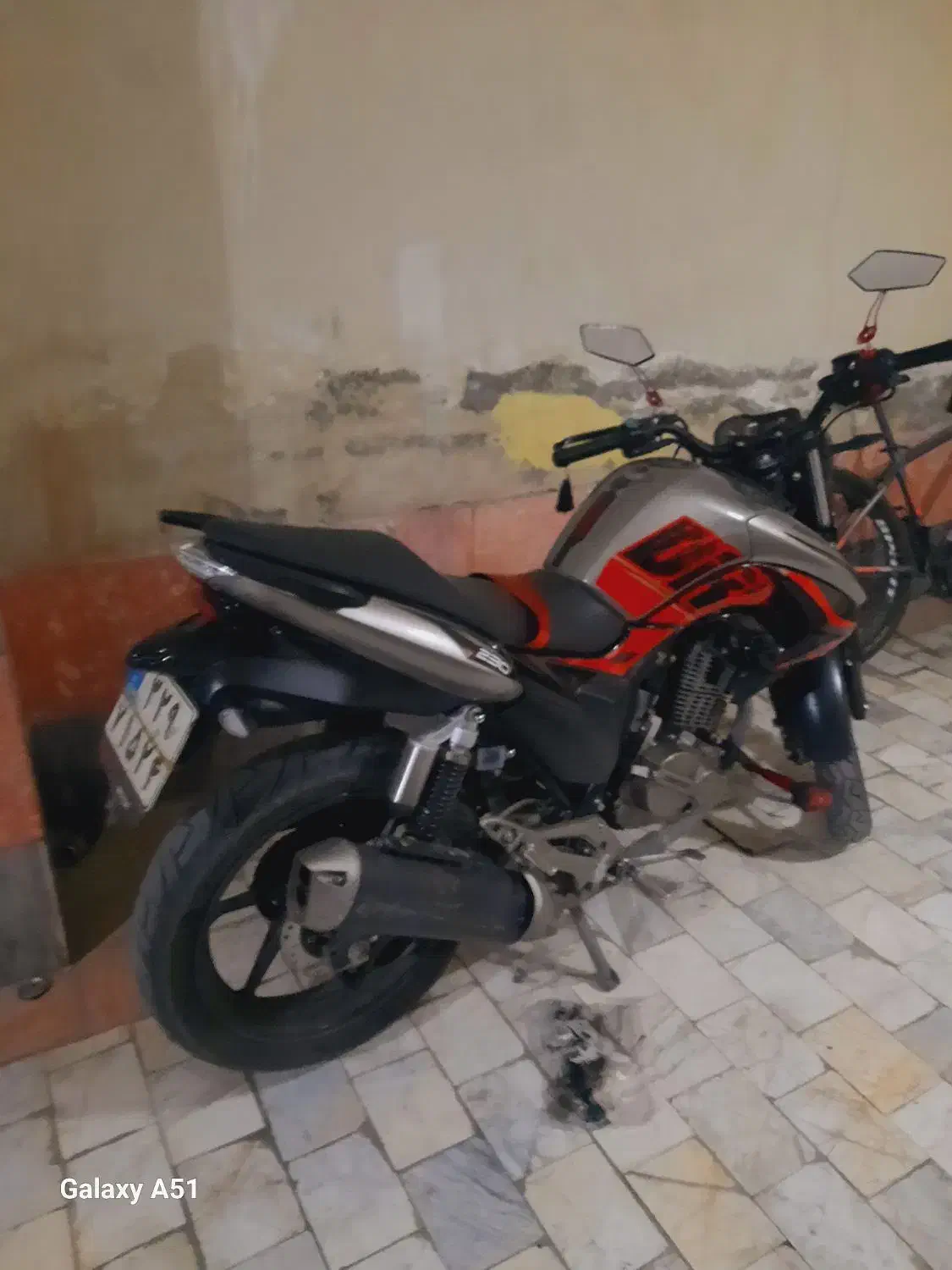 زونتس ۲۳۰ n2|موتورسیکلت|رباط‌کریم, رباط‌کریم|دیوار