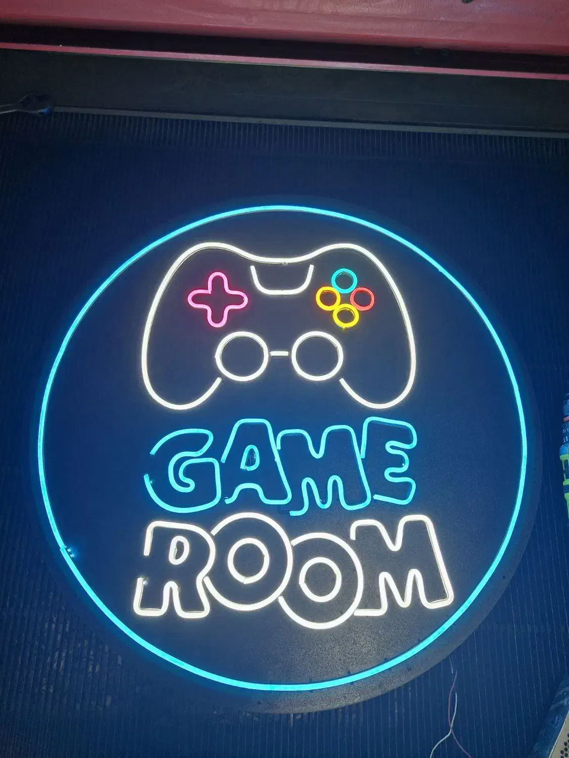 تعمیر تابلو چلنیوم و لایت باکس و نیون سیلیکونی|خدمات پیشه و مهارت|تبریز, |دیوار