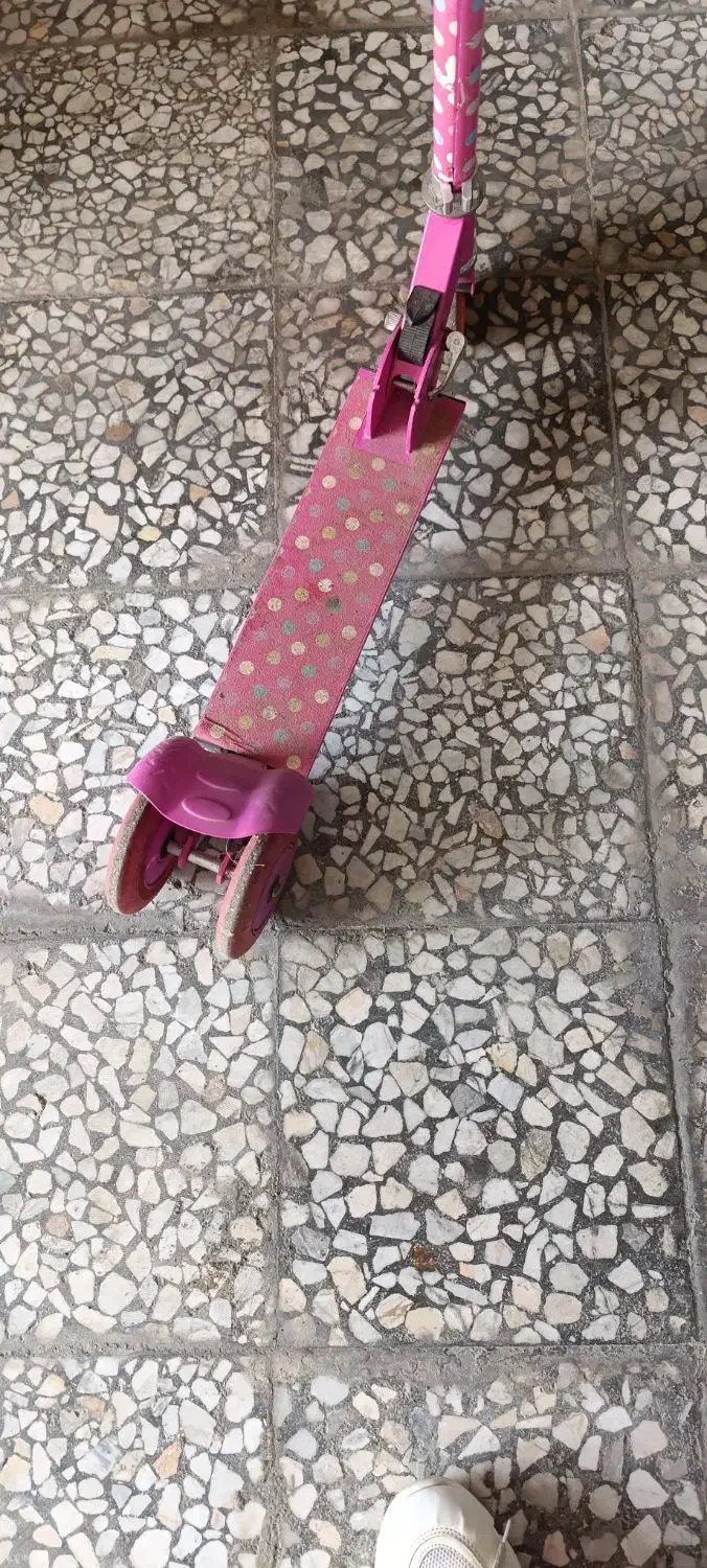 اسکوتر دخترانه سه‌چرخ  سالم و تمیز|دوچرخه، اسکیت، اسکوتر|رودسر, |دیوار