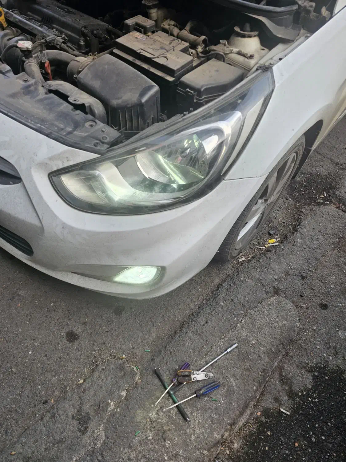 تعمیروتعویض انواع لامپهای فابریکی با هدلایت وزنون|قطعات یدکی و لوازم جانبی|تهران, خاک سفید|دیوار