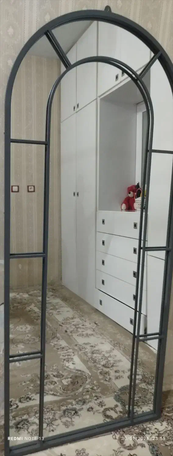 آیینه کنارسالنی مدرن|آینه|خرمآباد, |دیوار