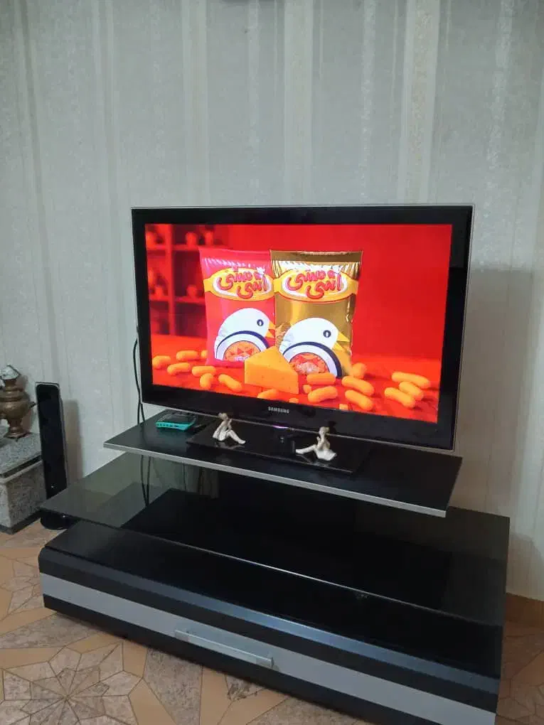 تلویزیون ۴۰ اینچ ال ای دی همراه زیر تلویزیونی|تلویزیون و پروژکتور|رشت, رشتیان|دیوار