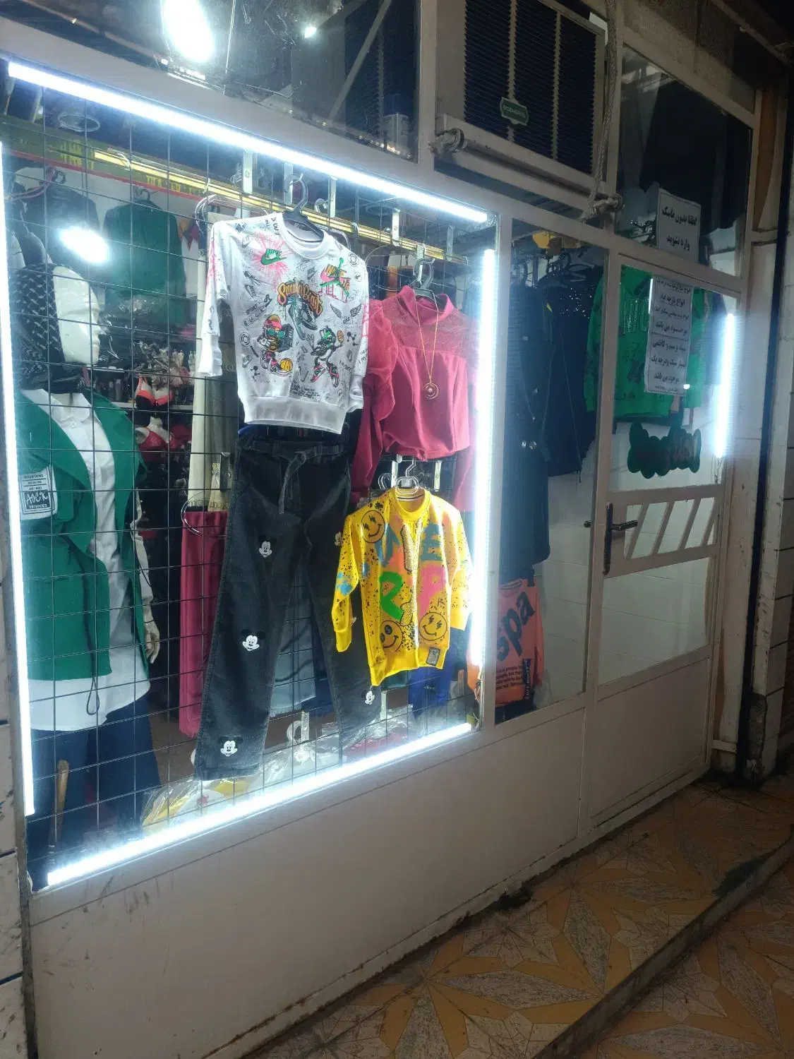 مغازه ویس تجاری فروش ، رهن یا اجاره|اجارهٔ مغازه و غرفه|باوی, |دیوار