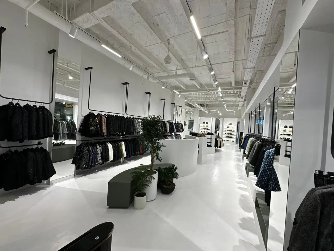 فروشنده خانم کار در فروشگاه زنانه حقوق ۲۵ تومن|استخدام بازاریابی و فروش|تهران, کاشانک|دیوار