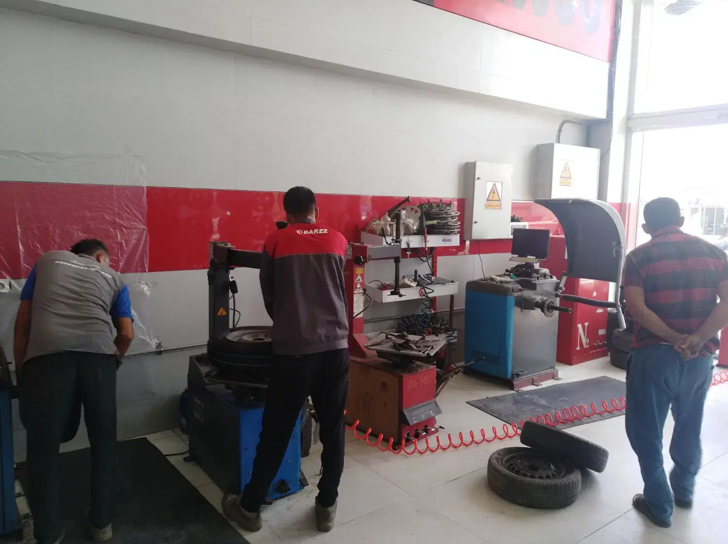 استخدام کارگر ساده لاستیک فروشی|استخدام خدمات فروشگاه و رستوران|گنبد کاووس, |دیوار