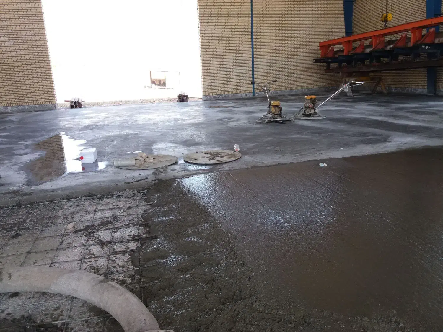 اجرای بتن کف با ماله پروانه|خدمات پیشه و مهارت|مشهد, شهرک امام هادی (شهرک غرب)|دیوار