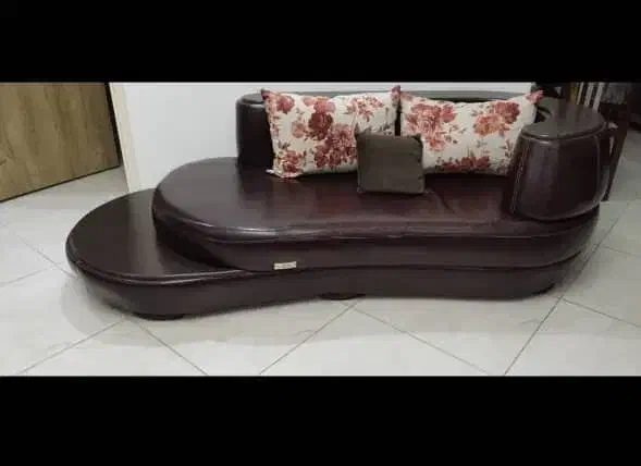 مبل چرمی بدون زدگی و پارگی و خرابی سالم درجه یک|مبلمان خانگی و میز عسلی|ماهان, |دیوار