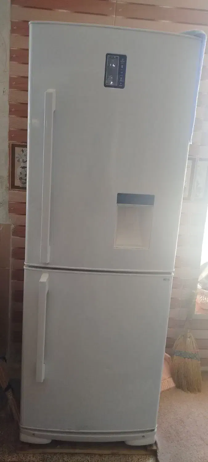 یاخچال|یخچال و فریزر|سیسخت, |دیوار