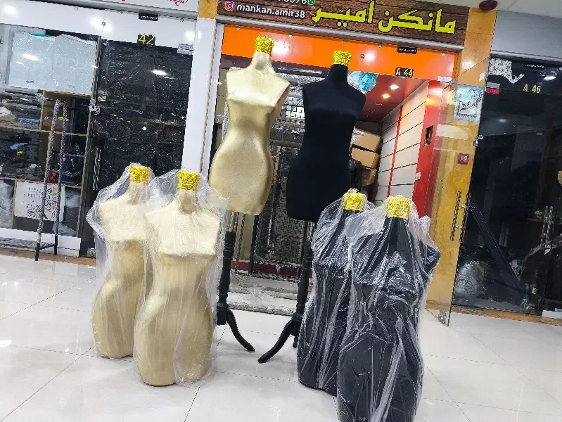 مانکن ویترینی حرفهای با پایه PVC|فروشگاه و مغازه|شیراز, شاهچراغ|دیوار