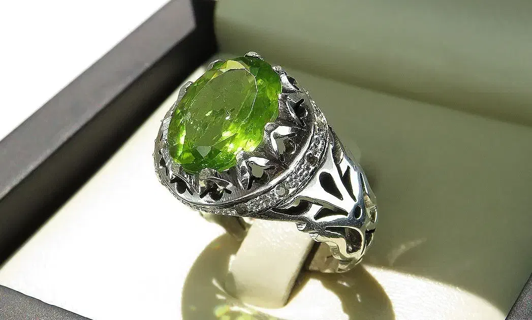 انگشتر زبرجد آفریقایی دست ساز با مخارج کاری برلیان|جواهرات|تهران, وردآورد|دیوار