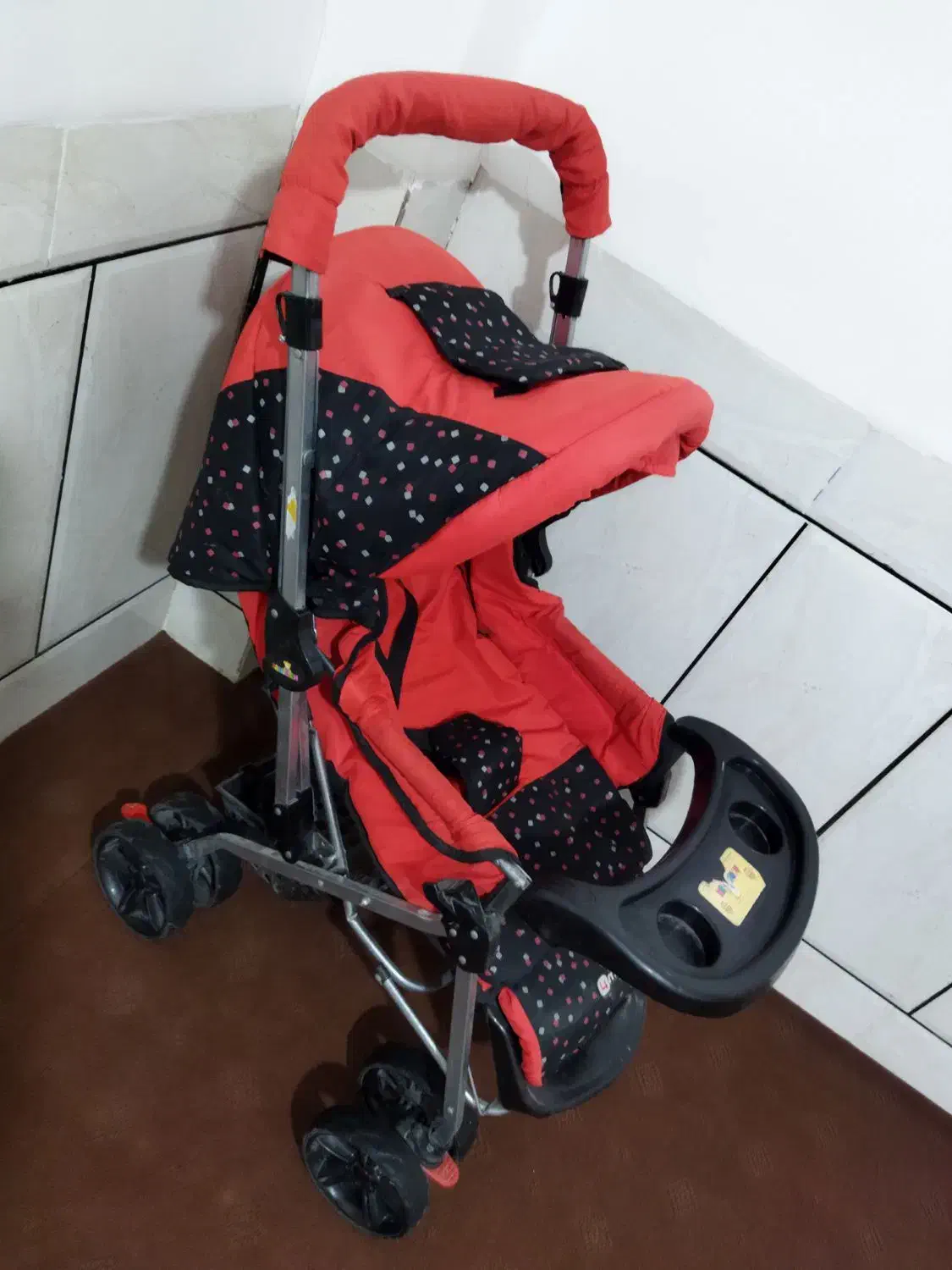 کالسکه تمیز و در حد نو|کالسکه و لوازم جانبی|سیدان, |دیوار