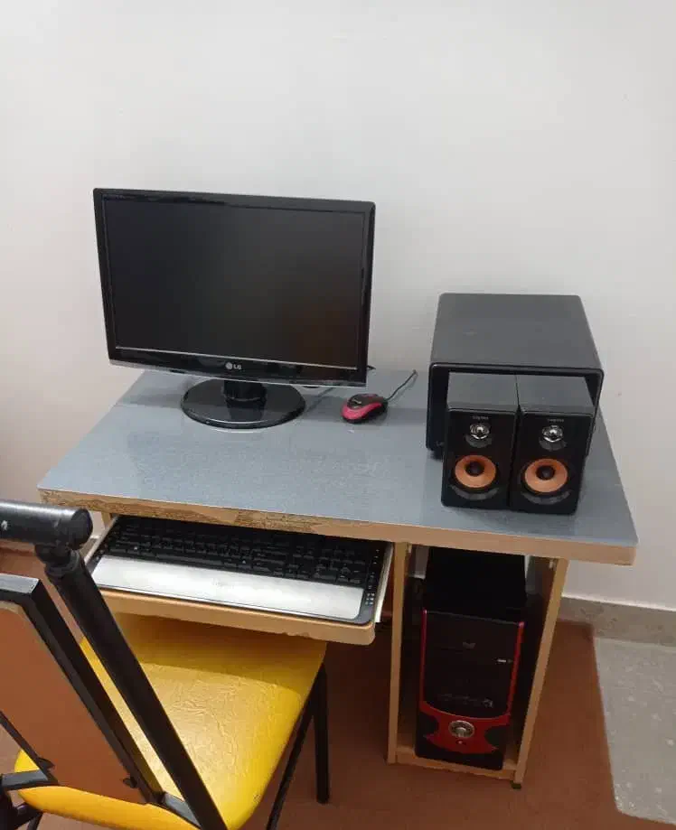 مبل ۹نفره تمیز و محکم با میز کامپیوتر|مبلمان خانگی و میز عسلی|مرودشت, فرهنگ|دیوار