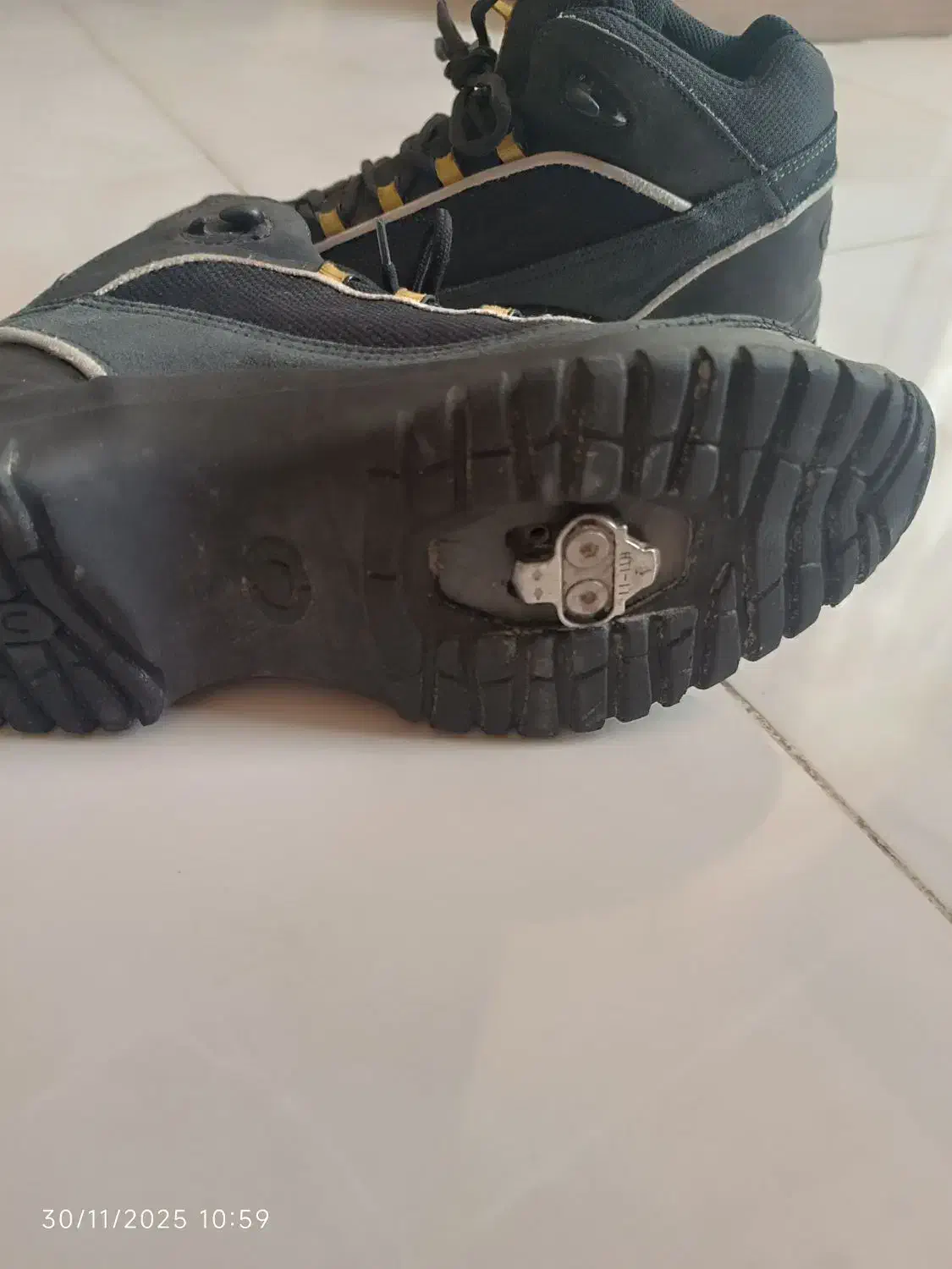 کفش کوهنوردی کارناک اصل|کیف، کفش، کمربند|ایلام, |دیوار