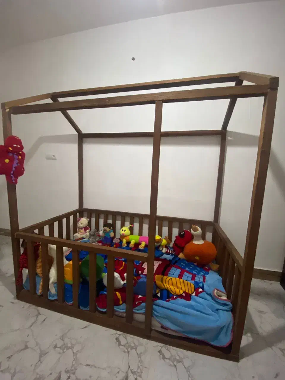 تخت کلبه ای چوبی مونته سوری کودک و نوجوان|تخت و سرویس خواب|لنگرود, |دیوار