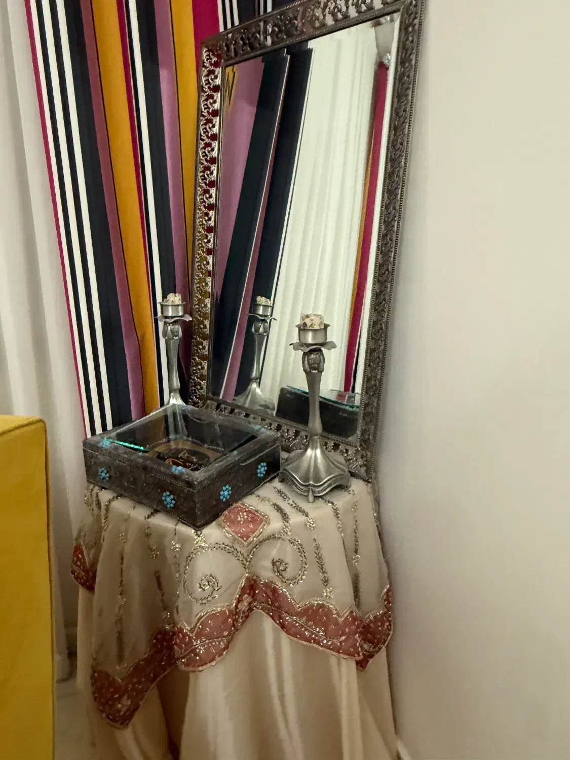 اینه شمعدان با میز|آینه|شاهرود, |دیوار