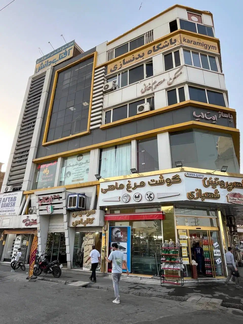 ۱۴متر تجاری فعال پرترددسندتک برگ (۶دانگ)تاپ اوکیشن|فروش مغازه و غرفه|تهران, شهر زیبا|دیوار