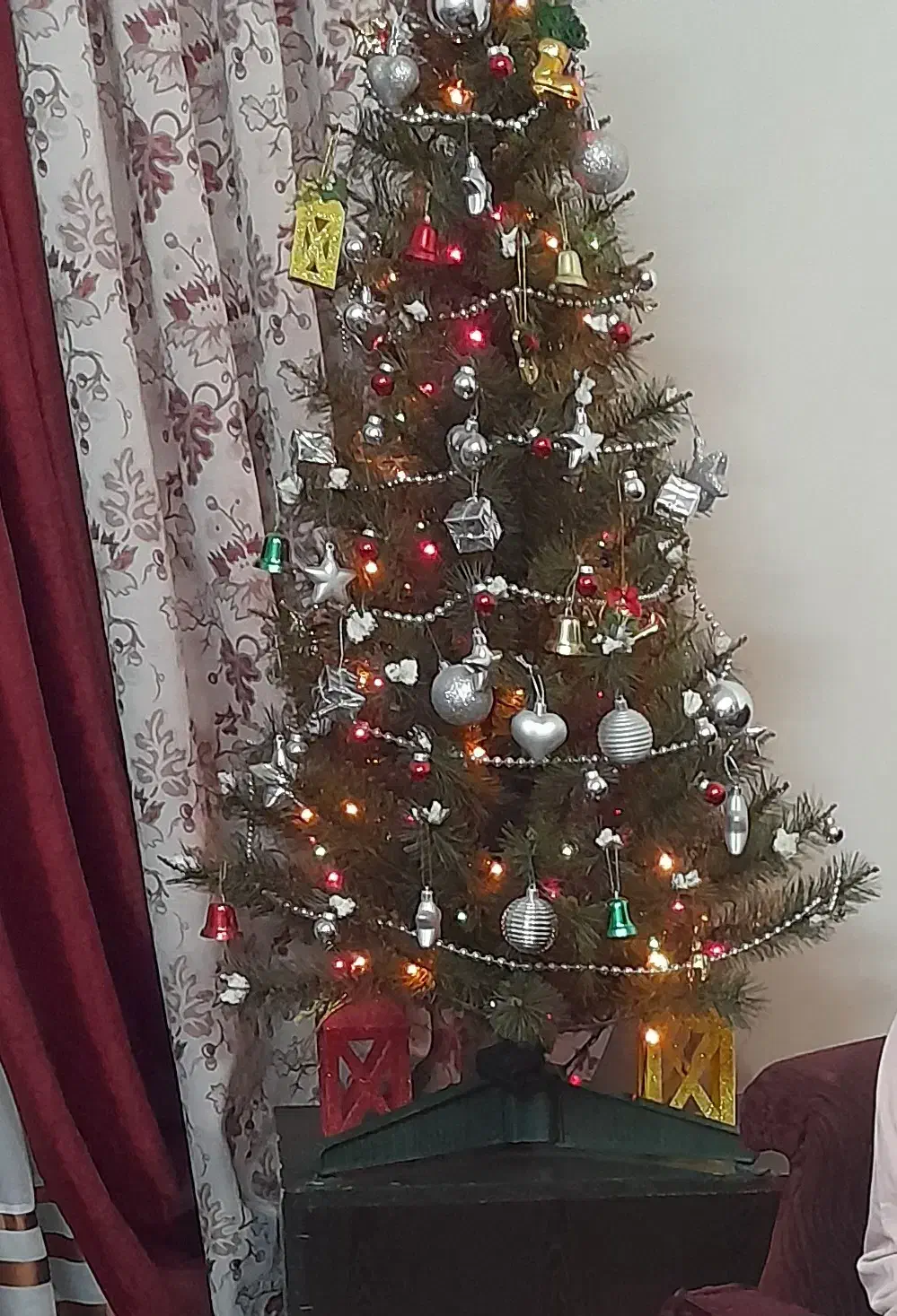 درخت کاج کریسمس باریسه لامپ وتزئینات|گل مصنوعی|محمدشهر, شهرک پیام (مهرالبرز)|دیوار