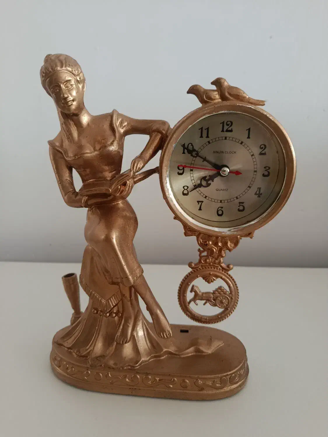 ساعت با دختر در حال مطالعه|ساعت دیواری و تزئینی|مهاباد (آذربایجان غربی), |دیوار