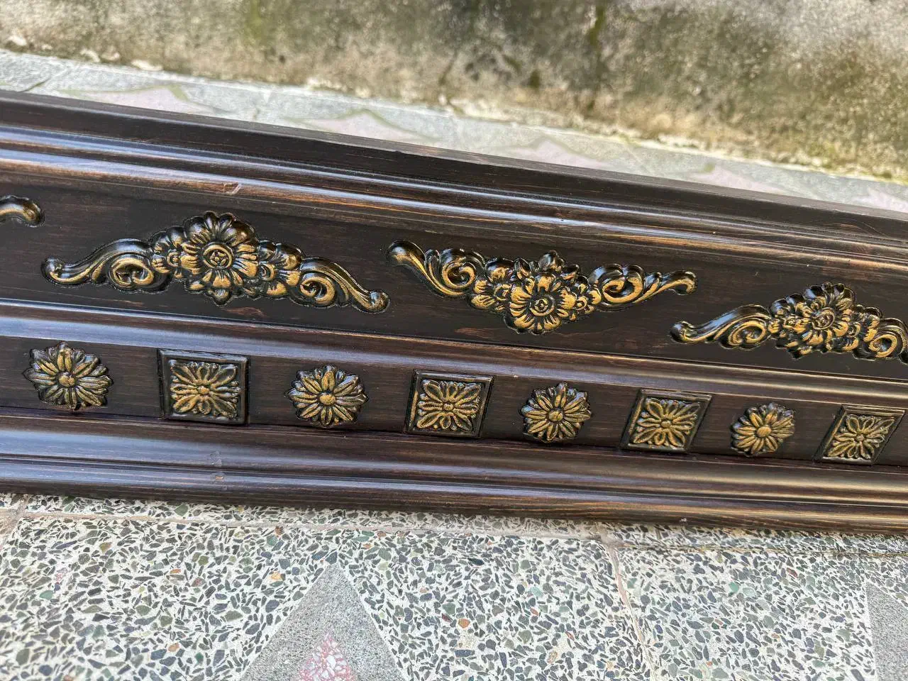 کتیبه چوبی طرحدار و میل پرده|پرده، رانر، رومیزی|بندر انزلی, کلیور|دیوار