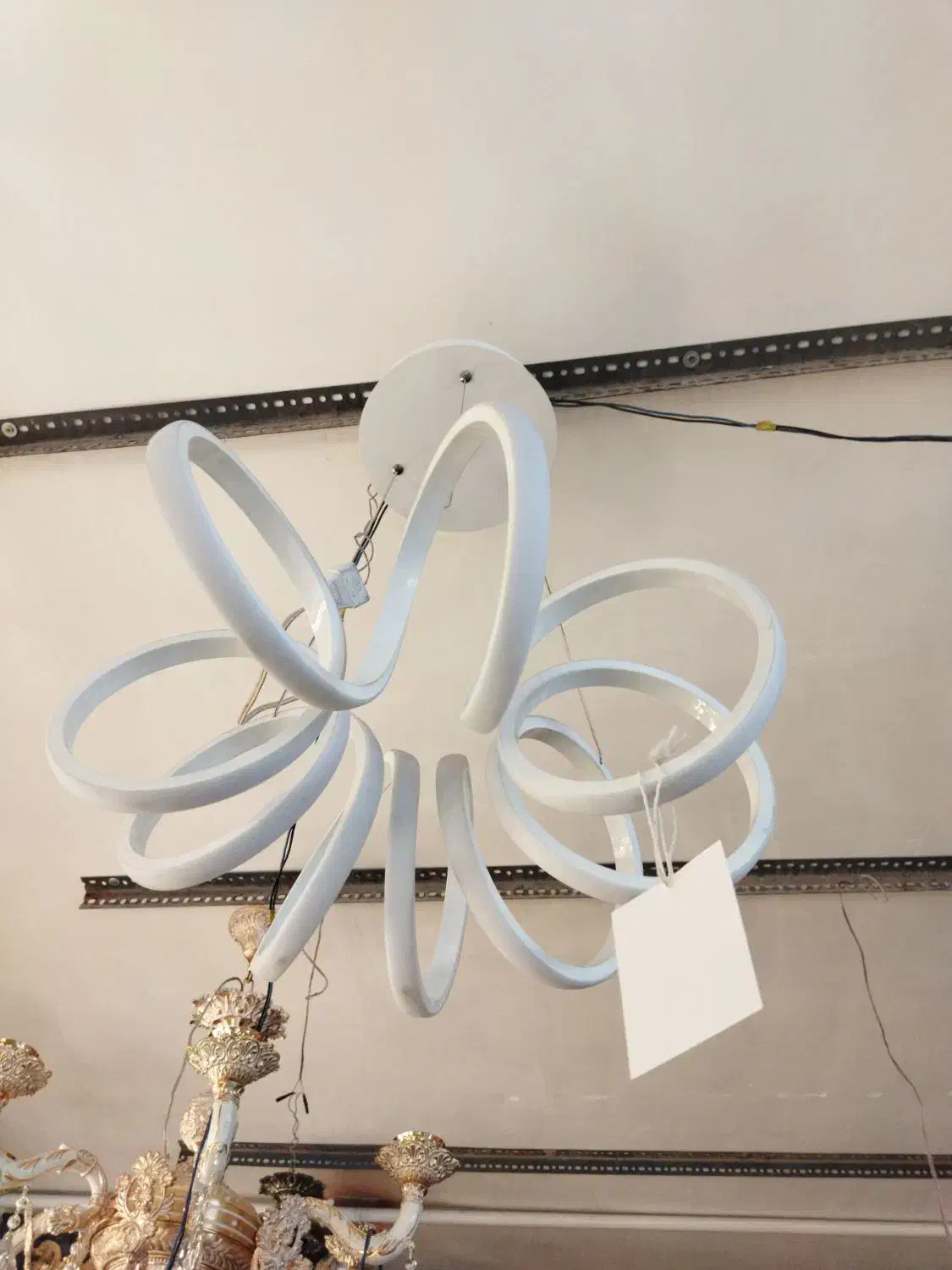 لوستر دکوری تزئینی|لوستر و چراغ آویز|اصفهان, بوستان ناژوان|دیوار