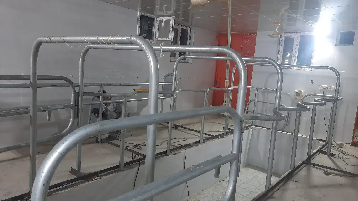 فریم شیردوشی گاو|لوازم جانبی حیوانات|چالوس, |دیوار