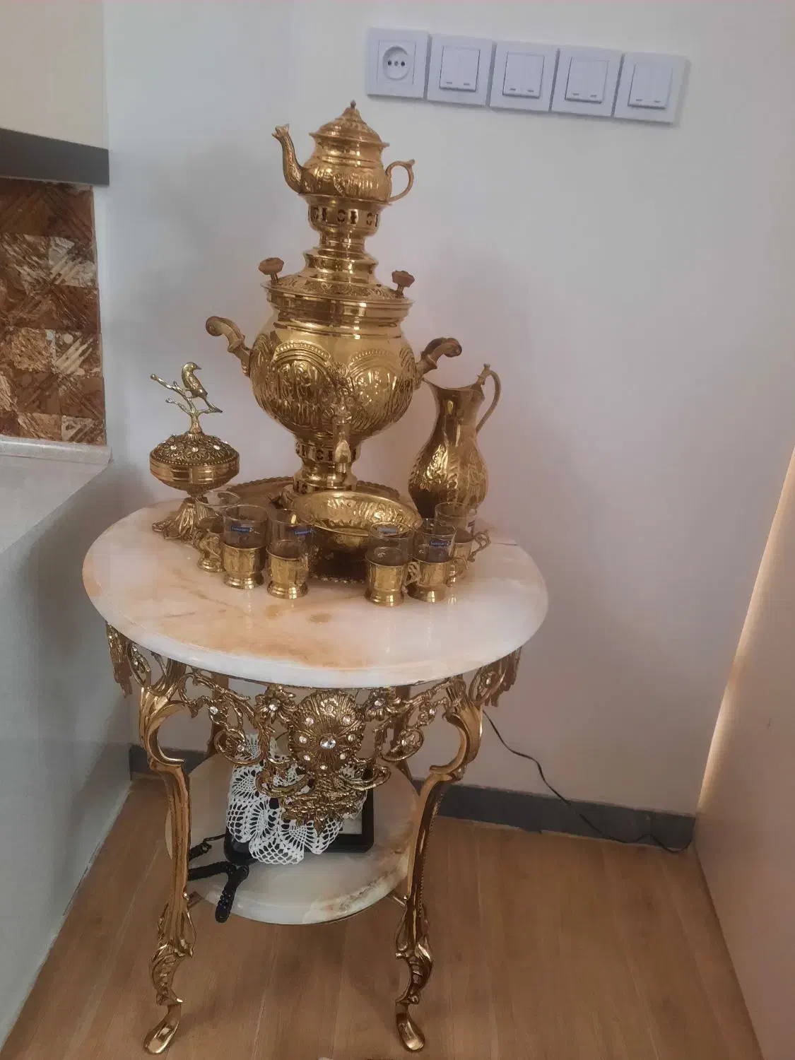 میز و سماور برنزی|صنایع دستی و سایر لوازم تزئینی|مرند, |دیوار