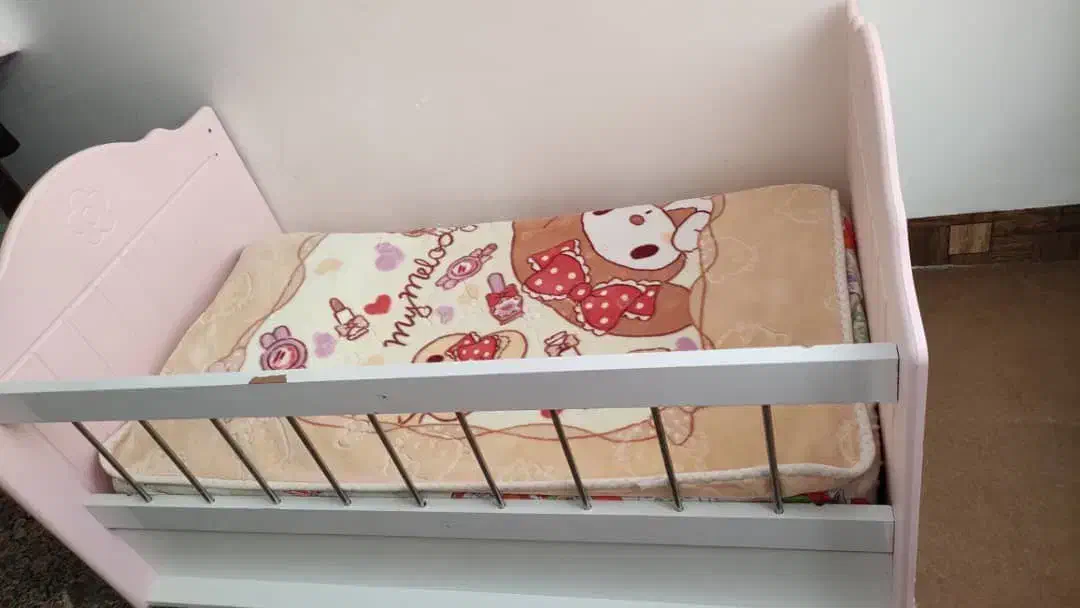 تخت کودک و نوزاد|تخت و صندلی بچه|مرودشت, تامین اجتماعی|دیوار