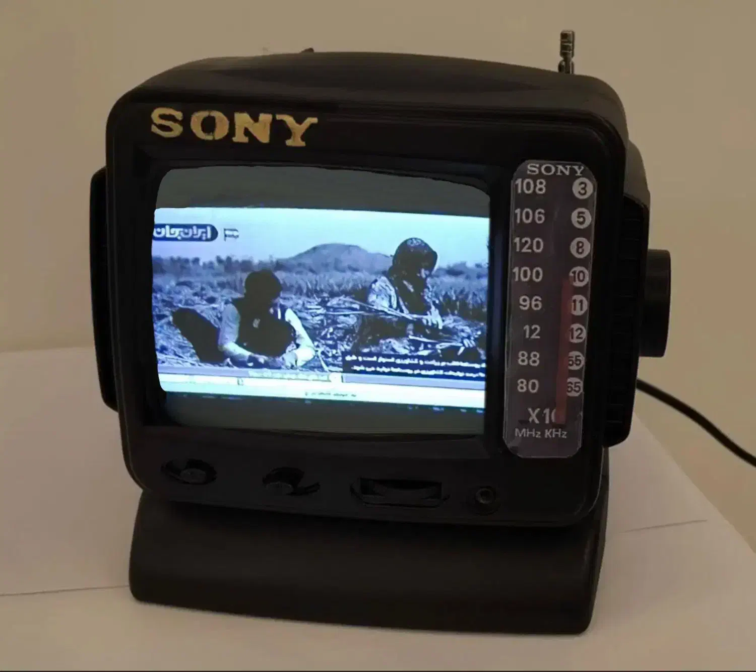 تلوزیون ۵.۵ اینچ سیاه سفید مناسب دکور|تلویزیون و پروژکتور|خرمآباد, |دیوار