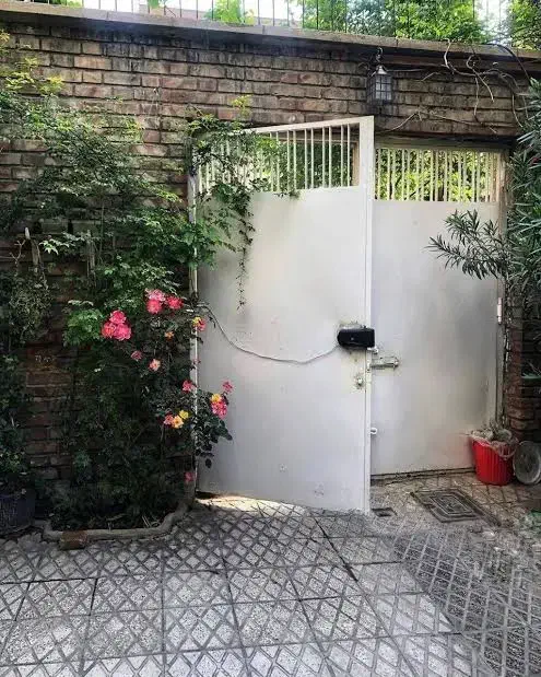 خانم هستم نیازمند همخونه خانم|اجارهٔ آپارتمان|سیرجان, |دیوار