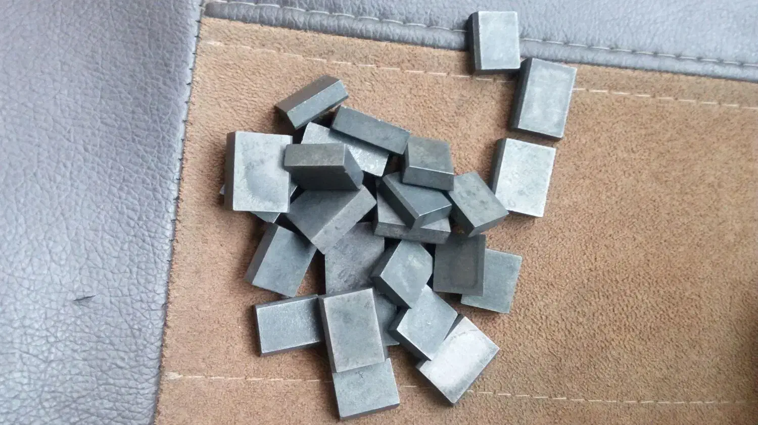 سنگ های انگشتی الماس جوش روسی|کلکسیون اشیاء عتیقه|علی‌آباد کتول, |دیوار