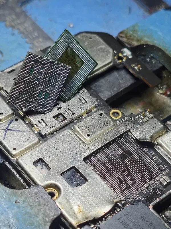 تعمیرات فوق تخصصی موبایل تعویض ال سی دی و باطری و.|خدمات رایانه‌ای و موبایل|کرمانشاه, |دیوار