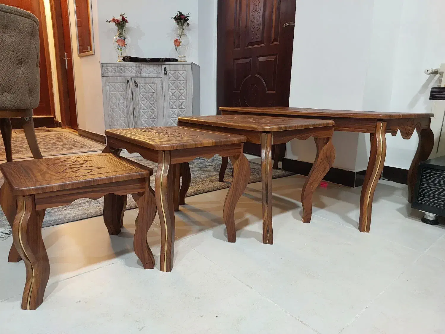 میز جلومبلی و ۳عدد عسلی|مبلمان خانگی و میز عسلی|گنبد کاووس, |دیوار