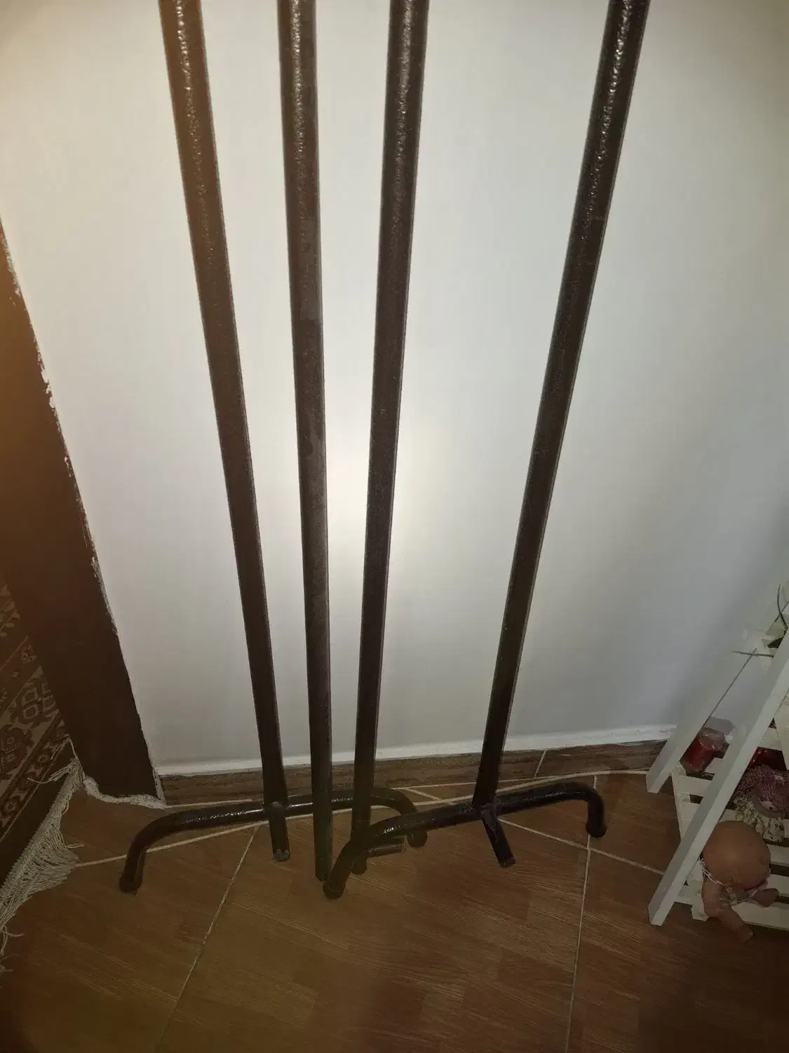 رگال 300|بندرخت و رخت‌آویز|رشت, یخسازی|دیوار