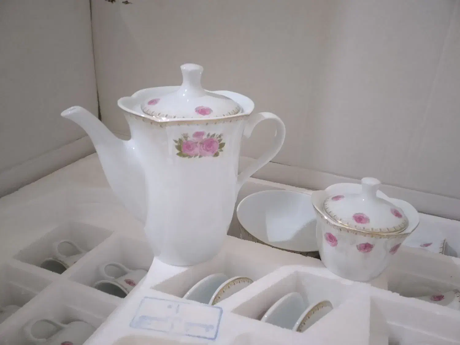 سرویس زیبا صورتی چایخوری ۲۳۵۰۰۰۰|ظروف سرو و پذیرایی|رباطکریم, رباطکریم|دیوار