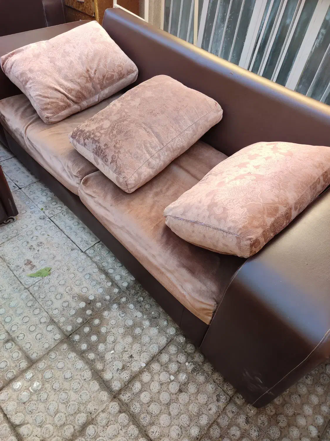 مبل۷نفره درحدنو جنس چرم|مبلمان خانگی و میز عسلی|کنگاور, |دیوار