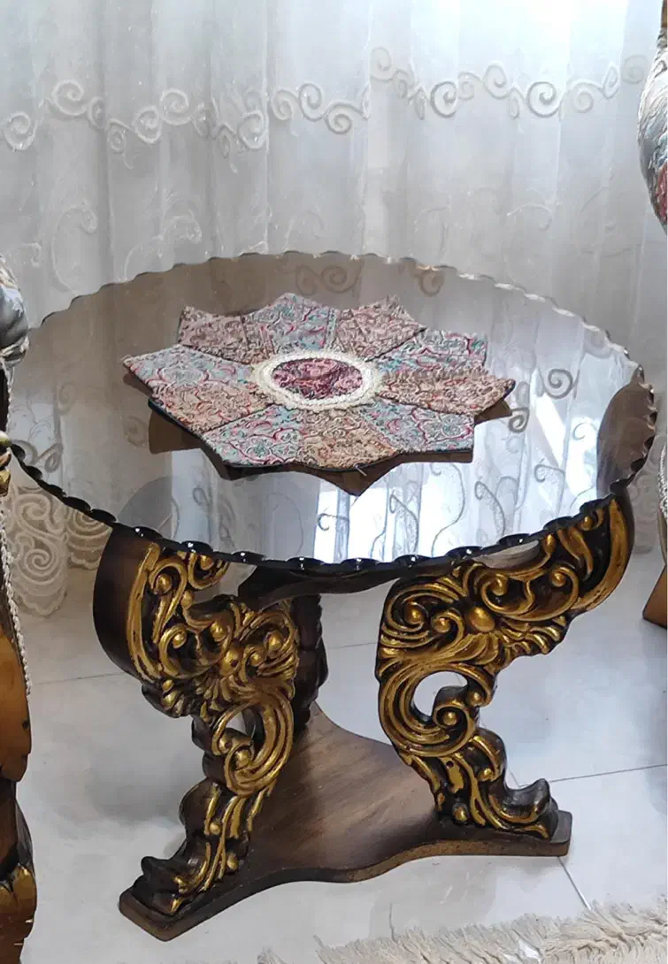مبل سلطنتی ۹ نفره و عسلی|مبلمان خانگی و میز عسلی|سلمان‌شهر, |دیوار