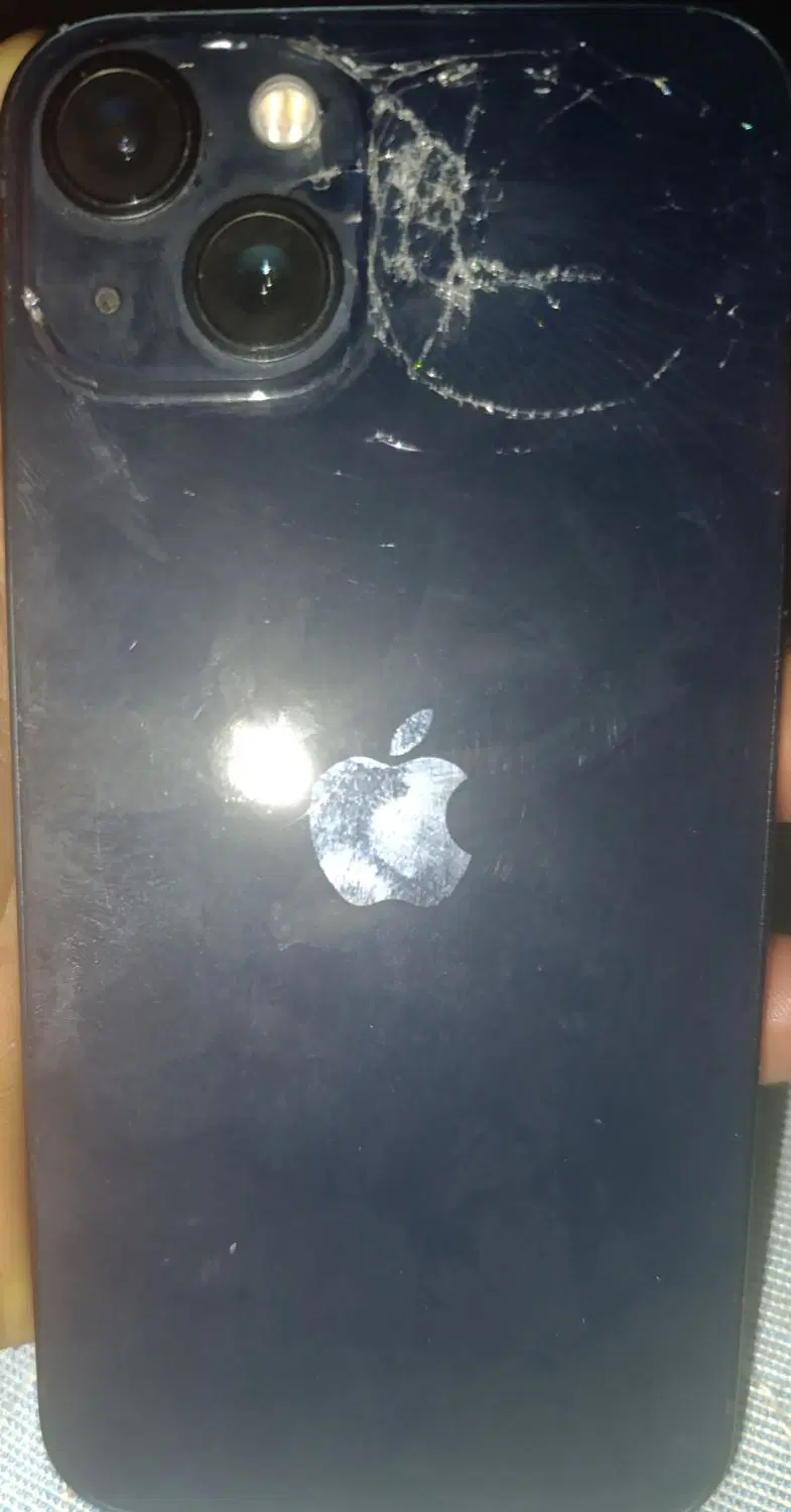 IPhone 13 normal|موبایل|باغ ملک, |دیوار