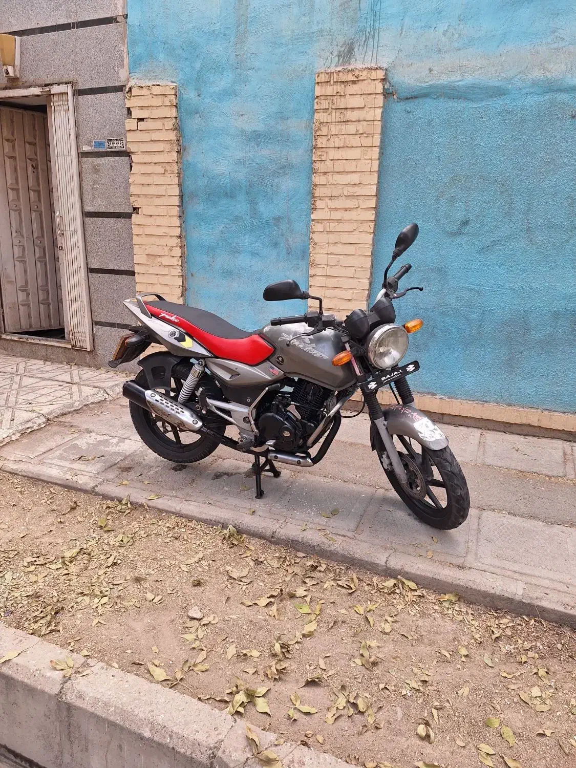 پالس 180 نقره ایی مدل 87 بسیار تمیز|موتورسیکلت|اسلامشهر, شهرک واوان|دیوار