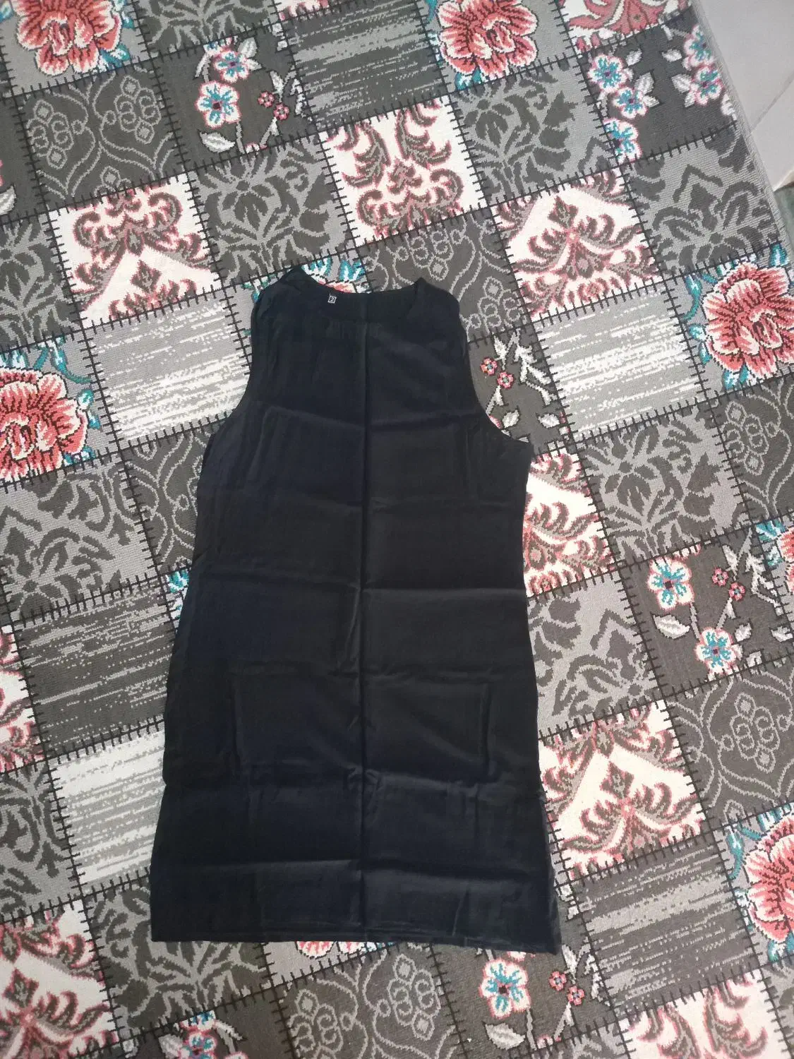 مقداری لباس|لباس|بروجرد, |دیوار