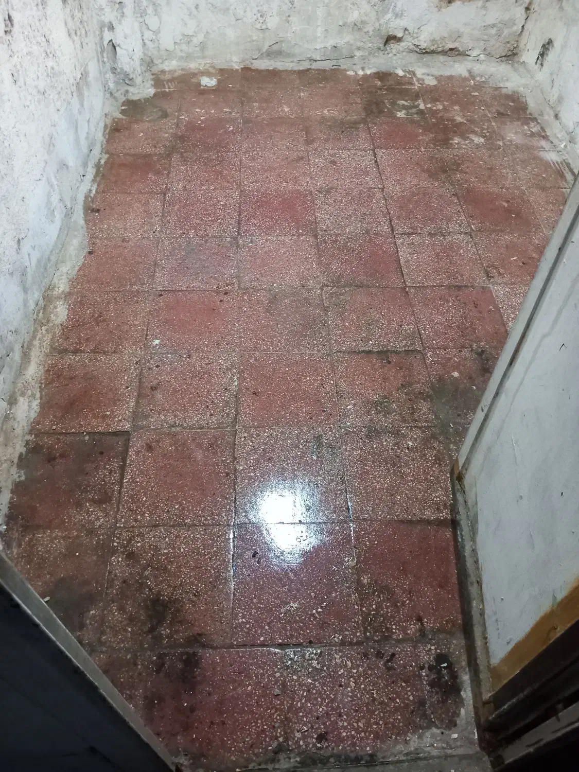 جیحون یک واحد ۱۴ متری دارای پارک موتور طبقه همکف